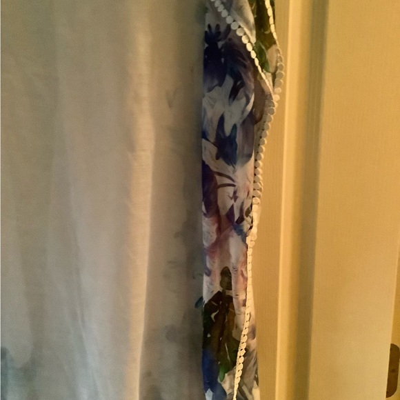 Coverup light weight sheer white w flowers 🌺 size OS lined with dots ope - Picture 13 of 16